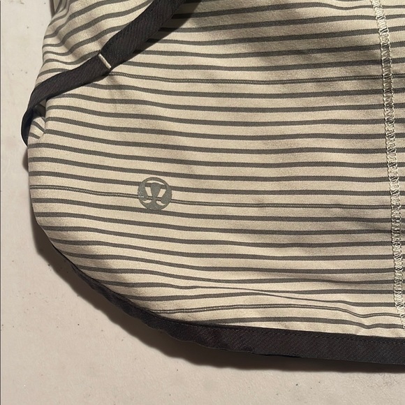 RARE Lululemon Speed Shorts Reflective Hyper Stripe Angel Wing Soot Light Size 2 - Picture 2 of 9